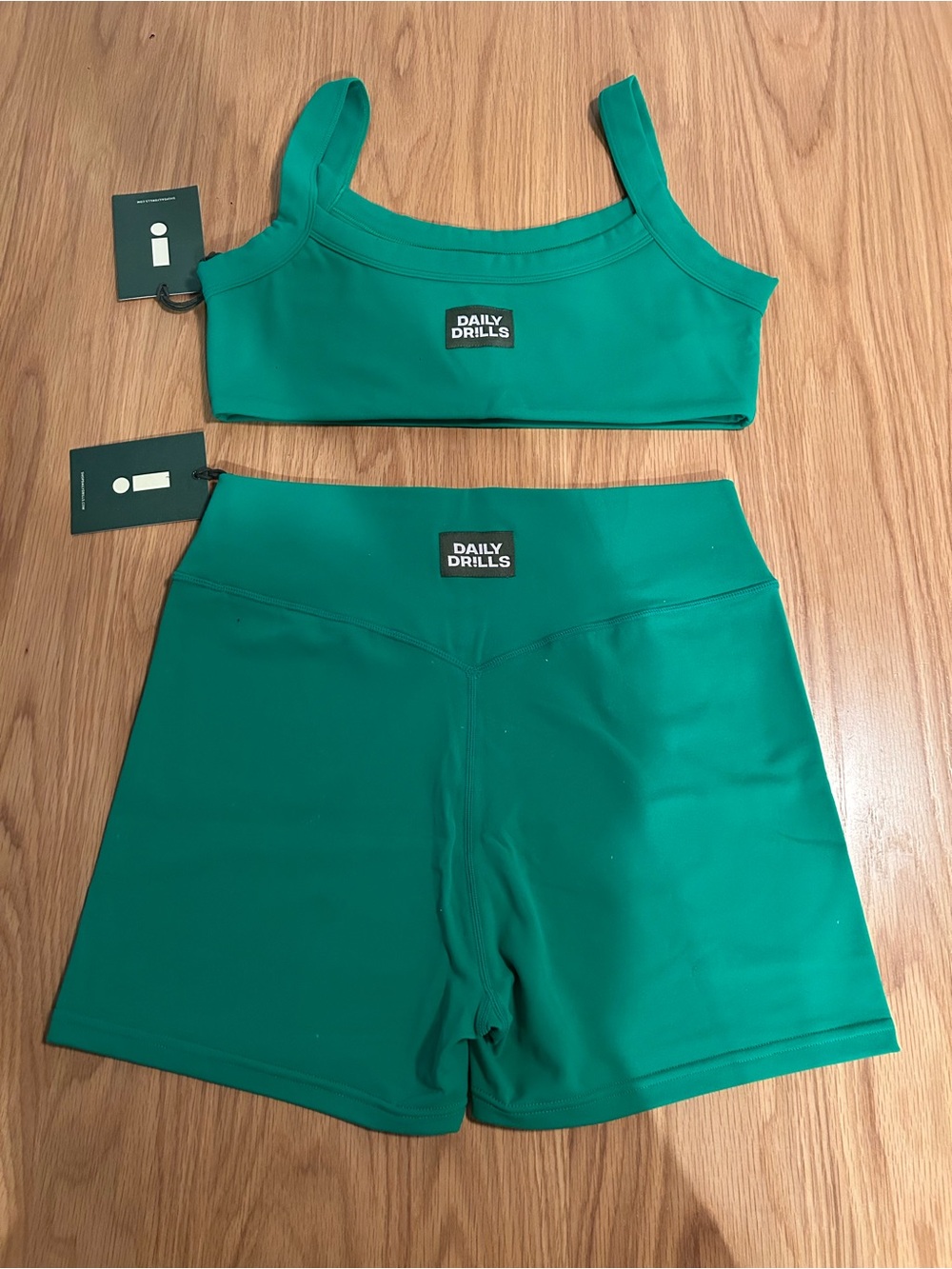 Daily Drills Chill! Everyday Bra & V Shortie Shorts Set- Kelly Green Size XL NWT - Picture 4 of 16